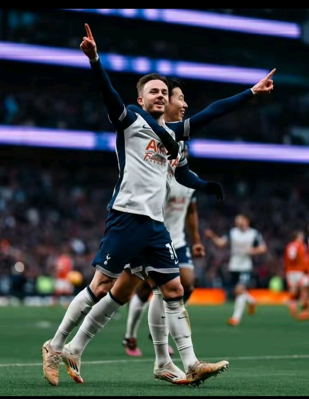 赛地聚焦——西甲转会期热度飙升；圣安东尼奥马刺造点机会；信心回归；临场指挥获称赞的简单介绍