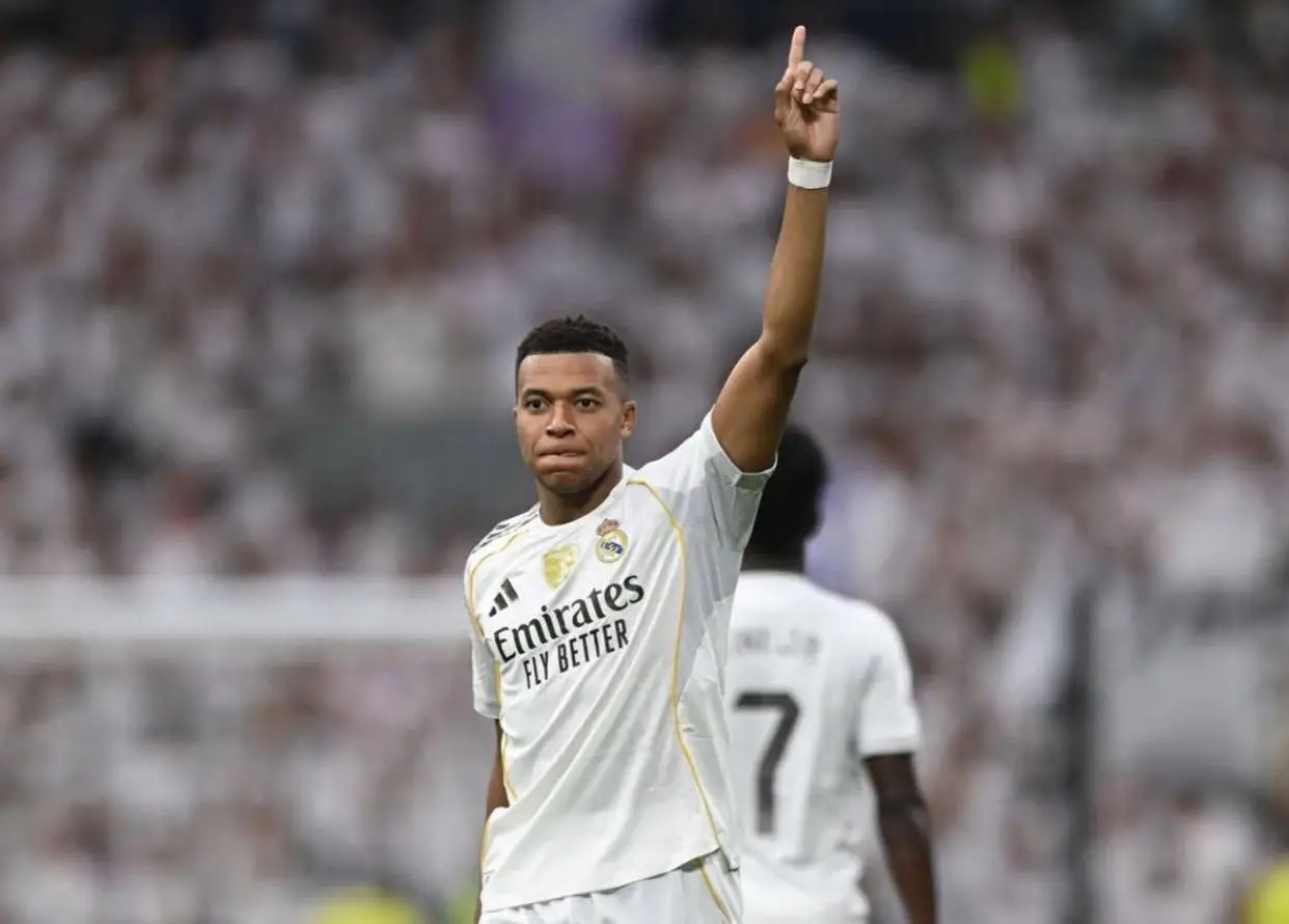 赛地聚焦——西甲转会期热度飙升；圣安东尼奥马刺造点机会；信心回归；临场指挥获称赞的简单介绍